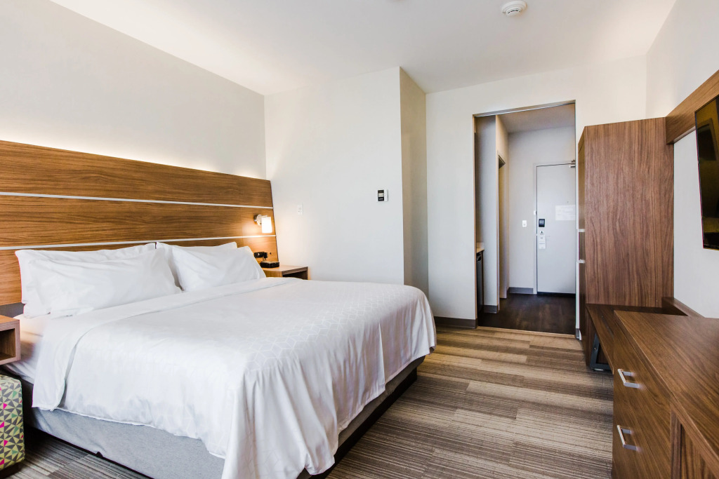 Holiday Inn Express & Suites West Edmonton - Mall Area by IHG