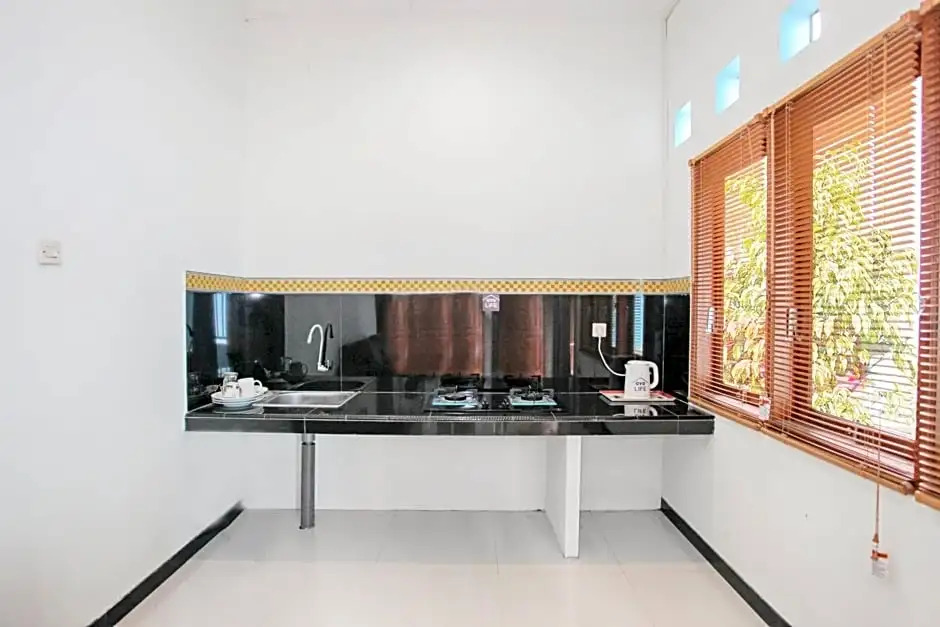 OYO Life 3183 Kost Putri Biru Sigura-gura