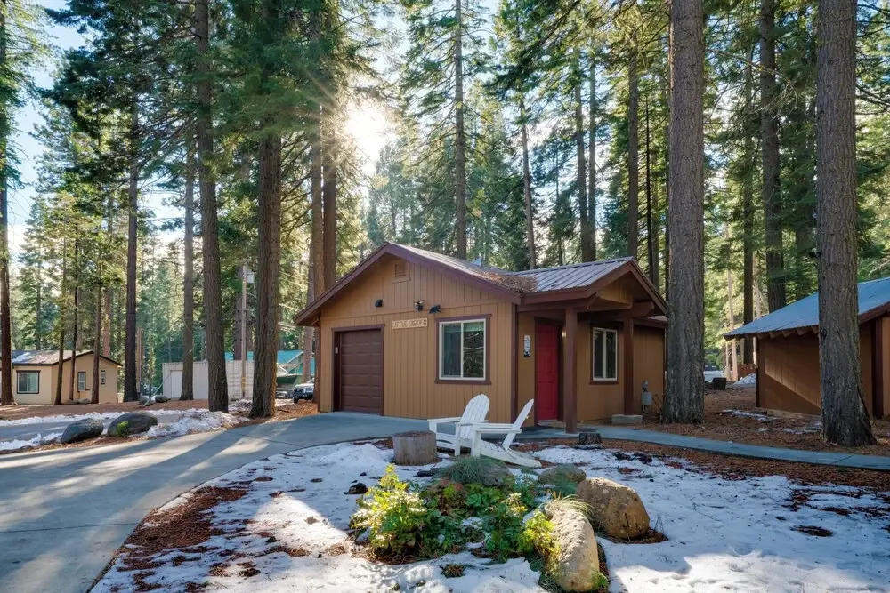 Gateway to Lassen Volcanic! Cozy Woodland Studio