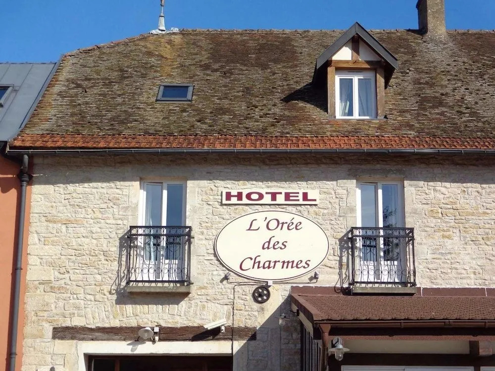 Logis Hôtel LOrée des Charmes et son restaurant LévYdenCe