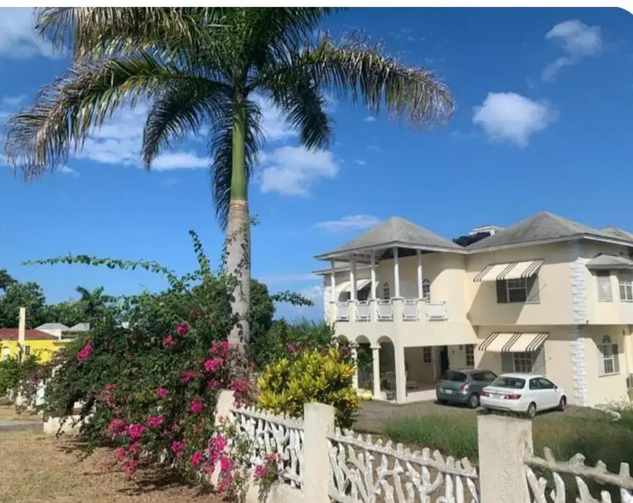 3 Br Townhouse In Montego Bay - Prj 1456