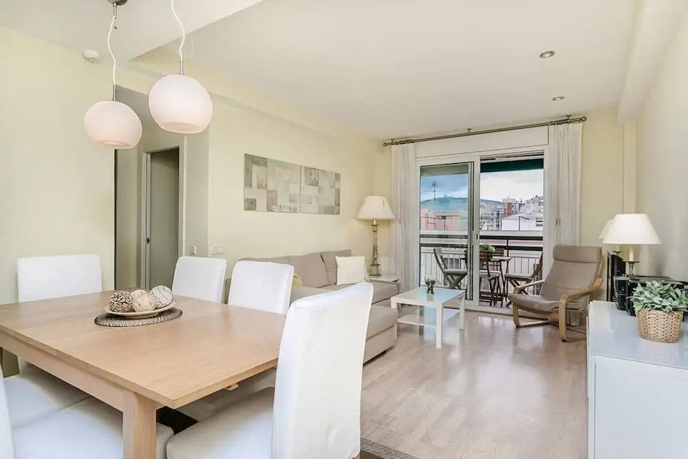 Elegant 3 Bed With Views of Sagrada Familia