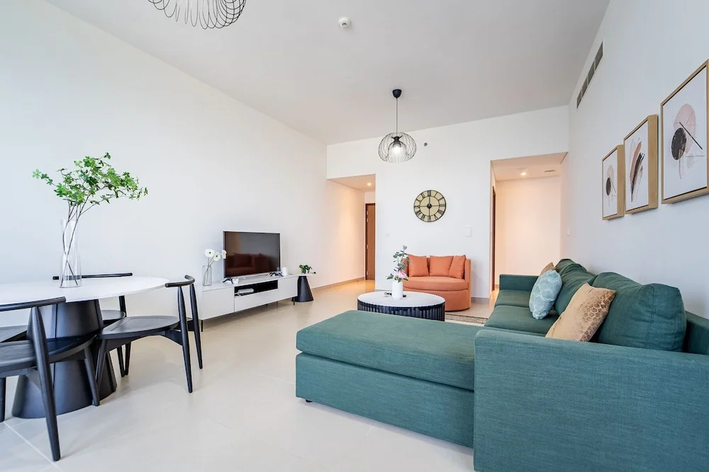 Luxury StayCation - Spacious Modern Apt Overlooking The Arabian Sea