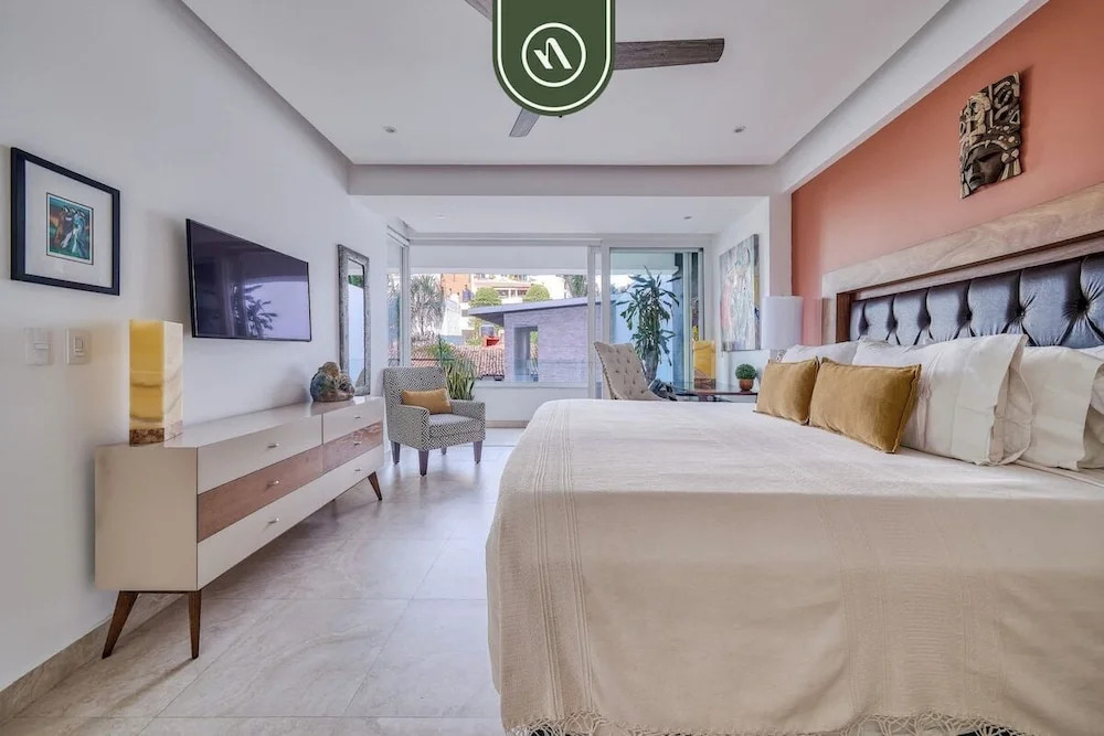 Stunning 2 BR Condo in Romantic Zone - Pool