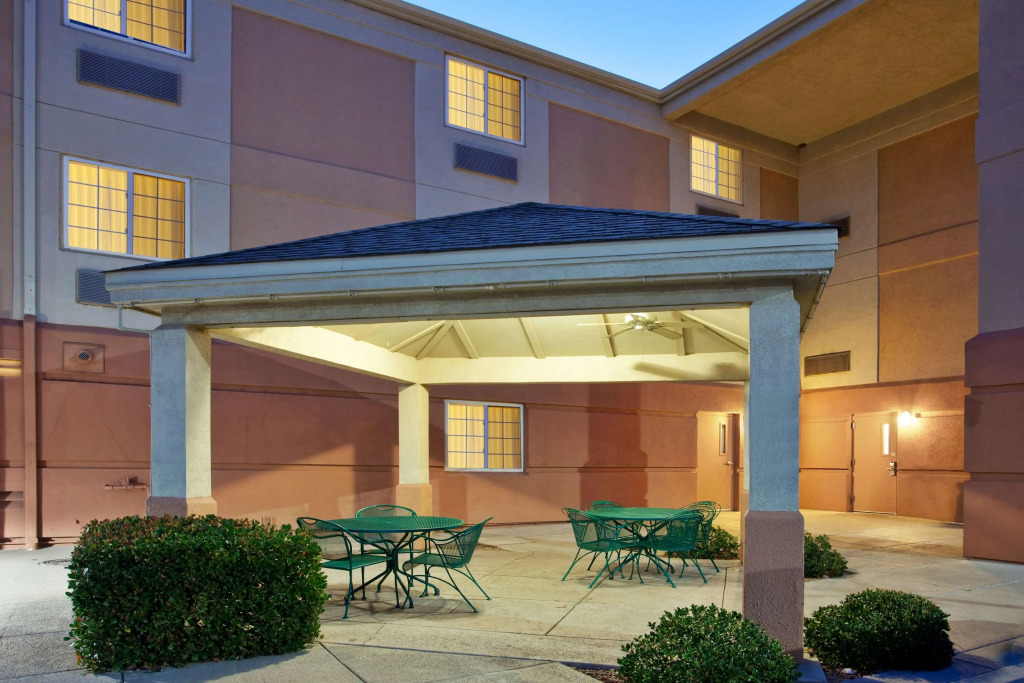 Sonesta Simply Suites Albuquerque Midtown