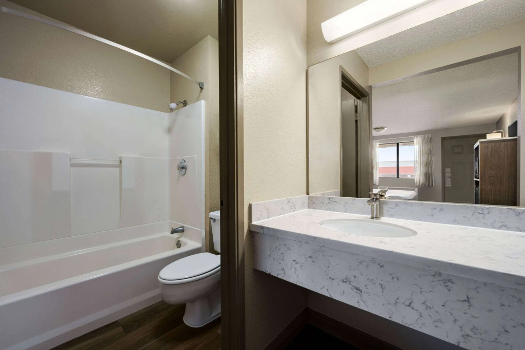 Days Inn by Wyndham Fresno South