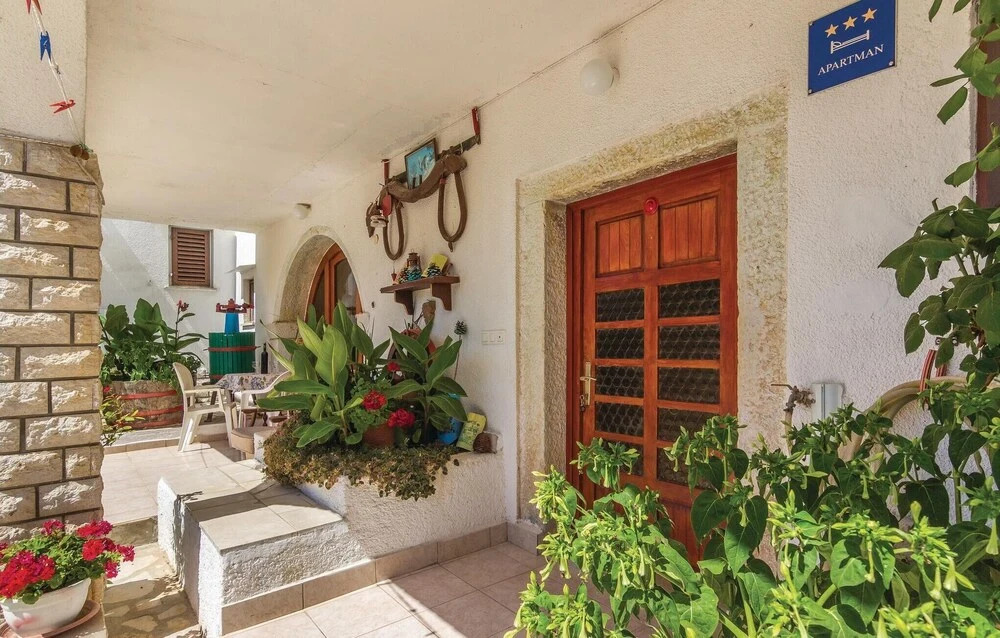 Stunning Home in Porec With Wifi and 2 Bedrooms