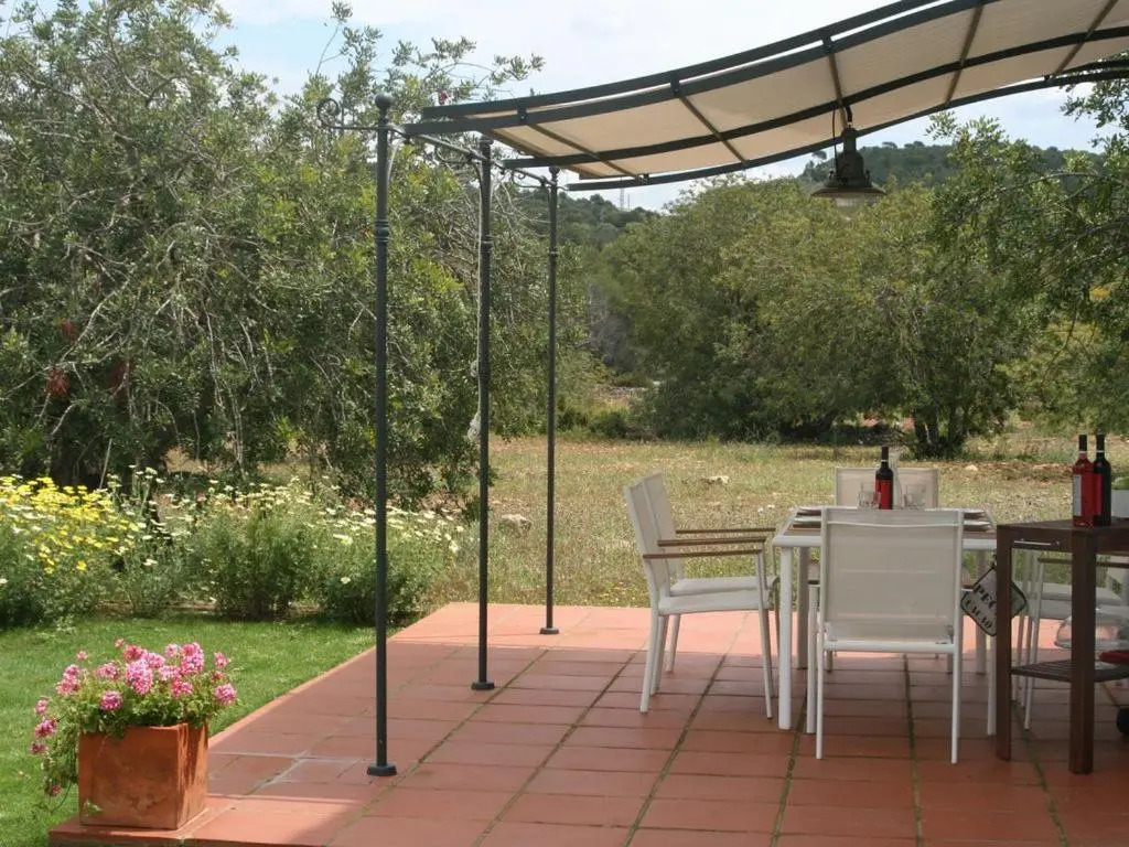 MASIA BARTOMEU Rural house between vineyards 2km from the beach