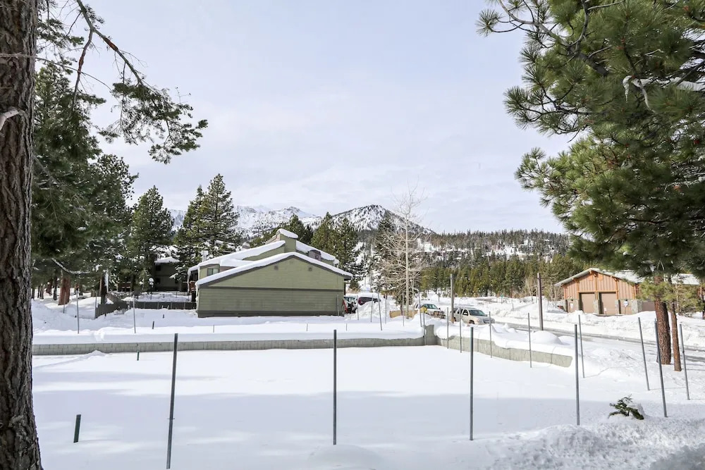 Summit 293 Bright, Spacious with Under Ground Parking, Walk to Eagle Lodge by RedAwning
