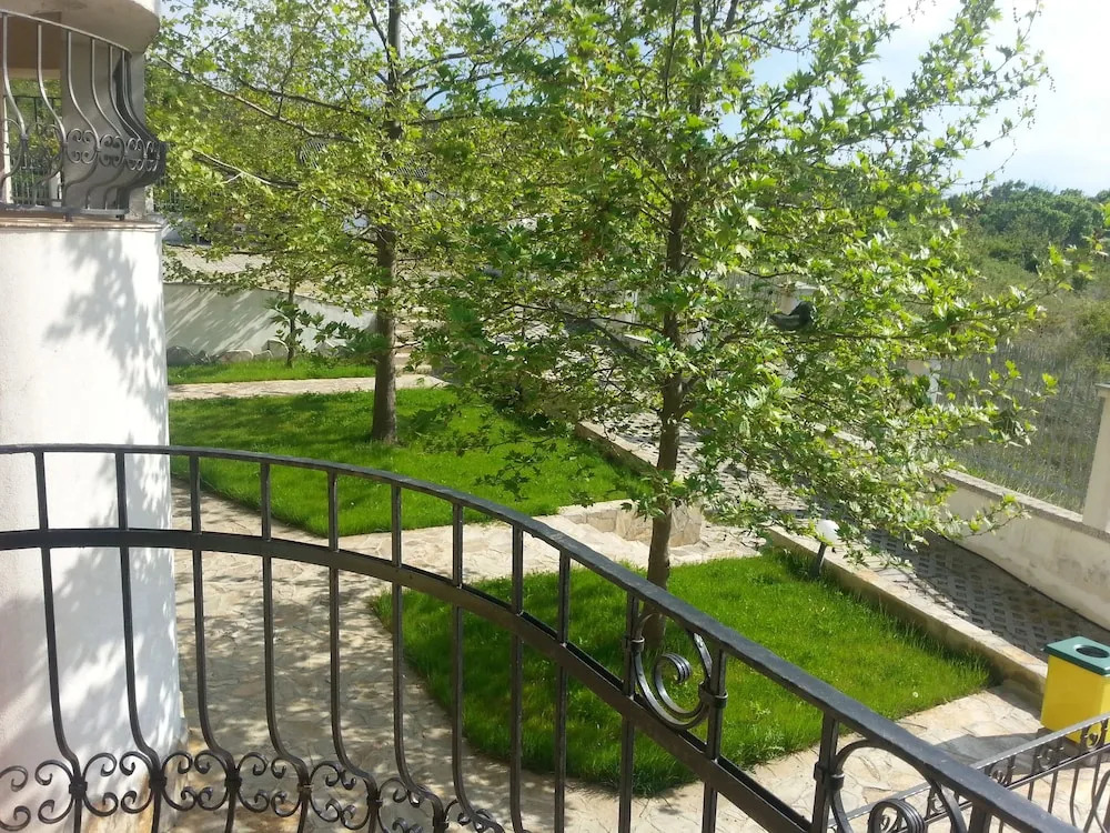 Azur Apartments