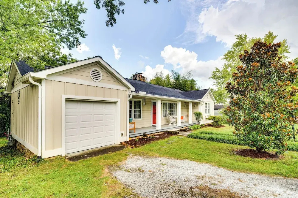 Hendersonville Haven w/ Fire Pit, Grill, Deck!
