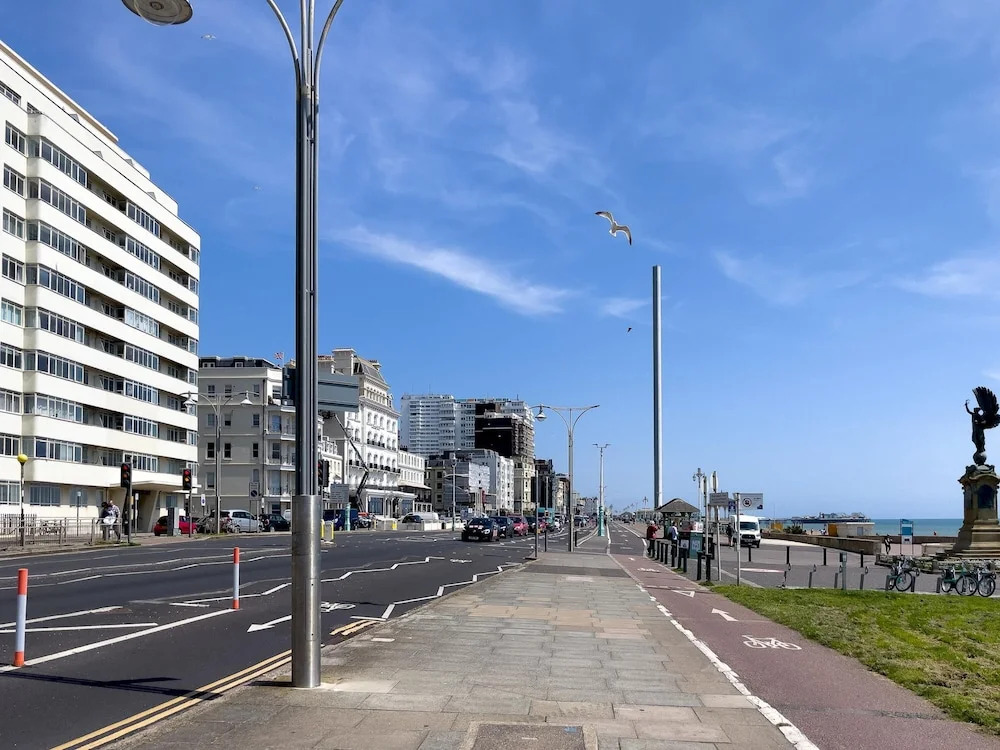 Deco Seafront - Seafront Apartment - Sleeps up to 6