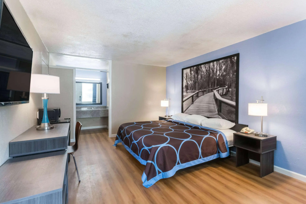 Super 8 by Wyndham Hardeeville - Savannah North