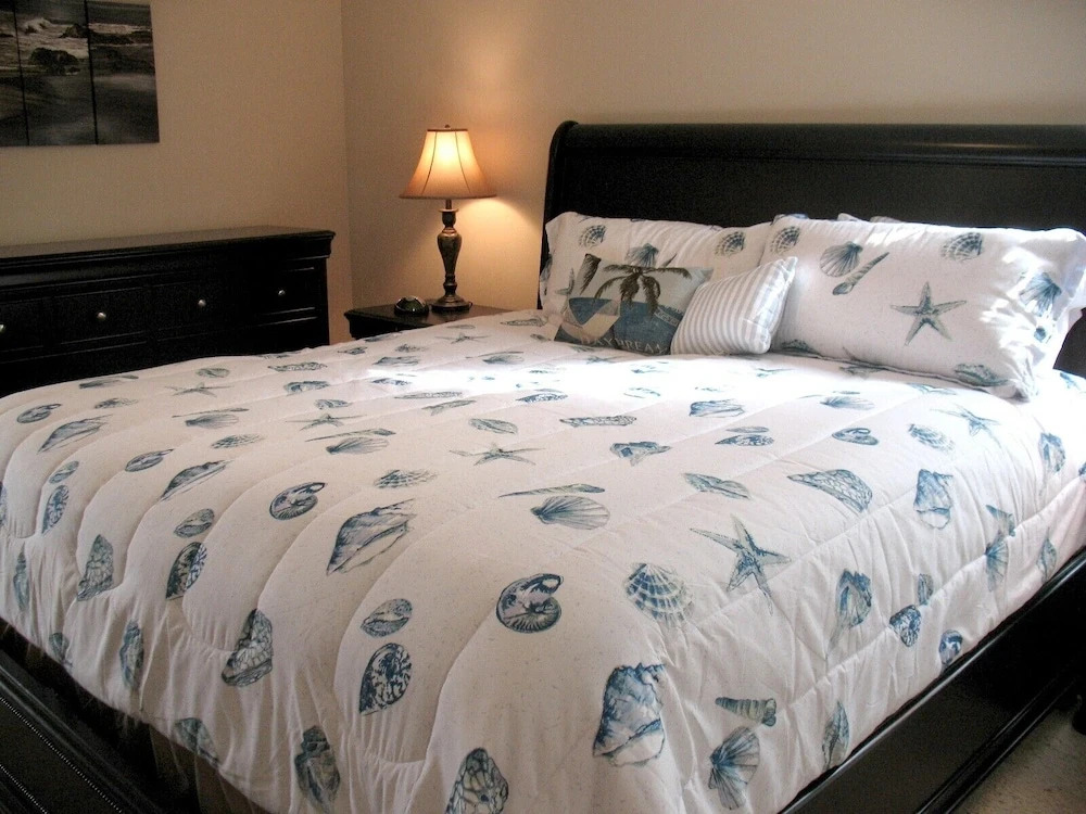 Colony Club U7 condo