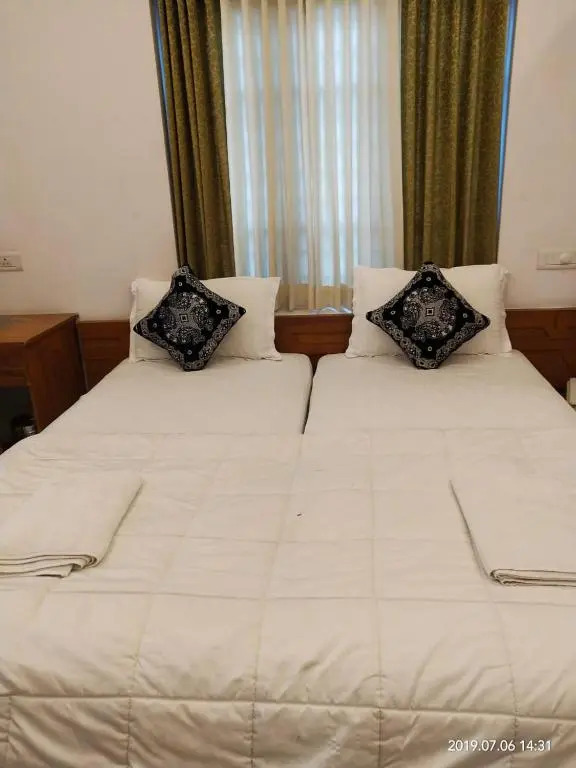 SAPPHIRE INN