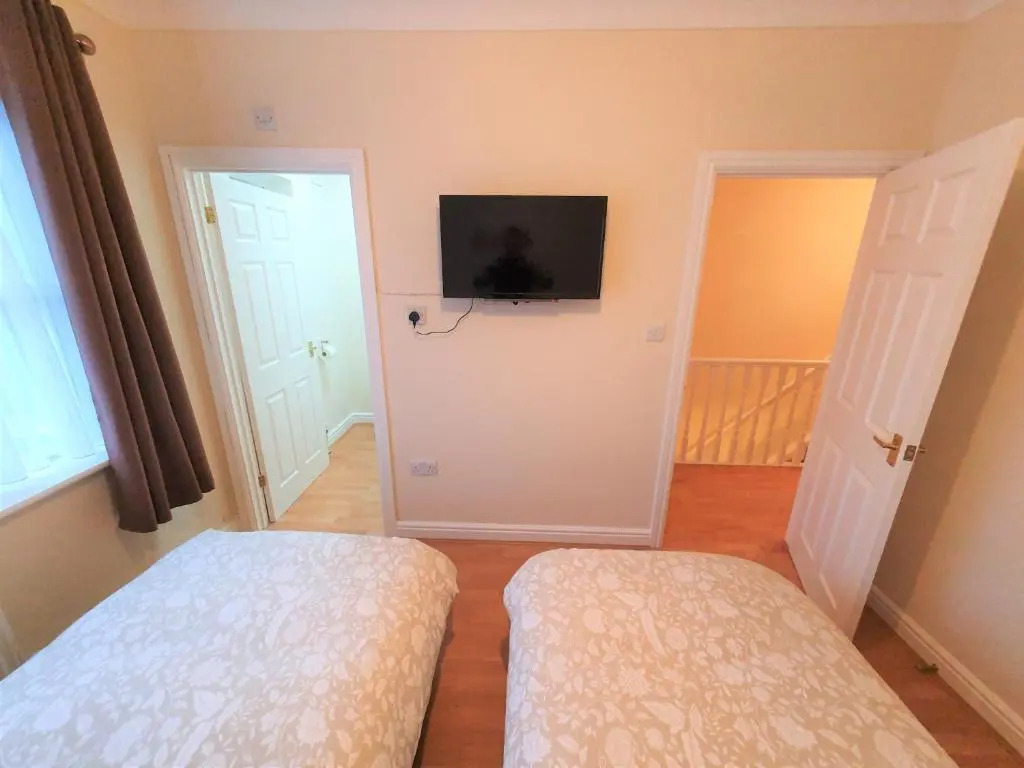 Friars Walk 2 with 2 bedrooms, 2 bathrooms, fast Wi-Fi and private parking