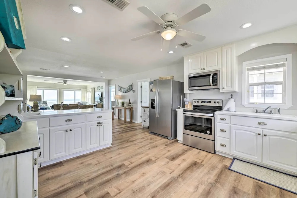 Breezy PCB Retreat w/ Direct Beach Access!
