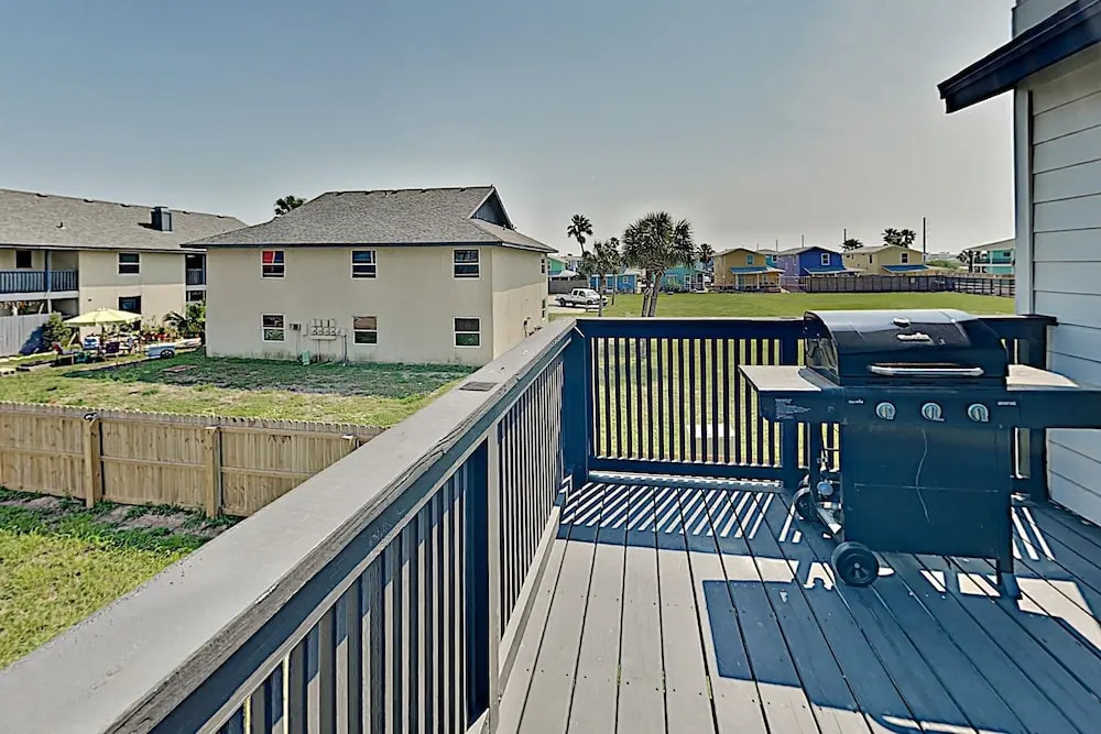 Chic Port A Escape W/ Big Balcony - Walk To Beach! 4 Bedroom Home