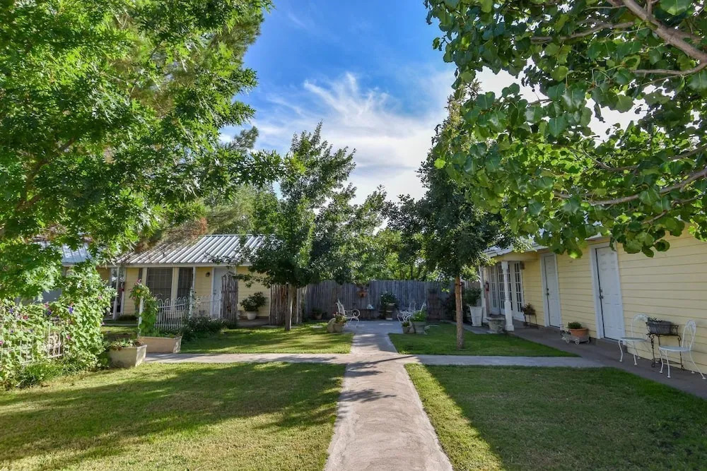 Butterfield Inn Main Street Cottages