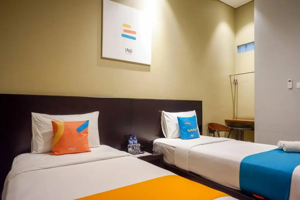 Sans Hotel Empress Simpang Lima