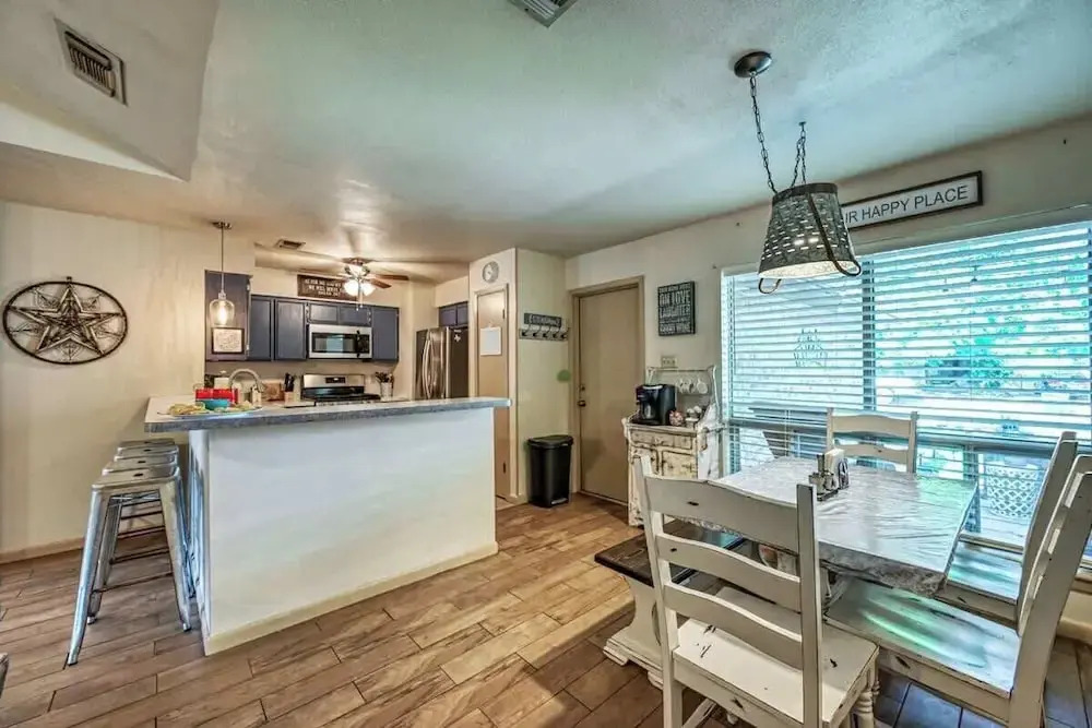 Kerrville Hidden Gem With Firepit and Grill - Great Location