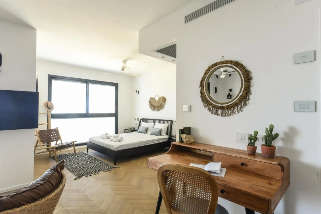 Grand Apartment with Amazing Balcony with Sea View