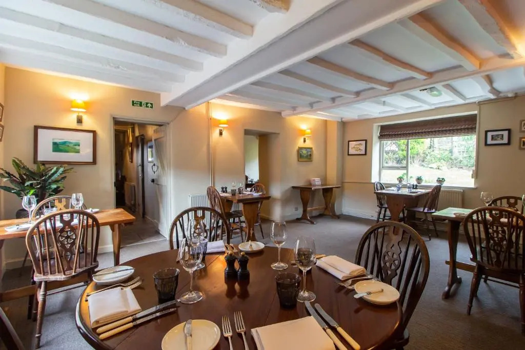 Parva Farmhouse Riverside Guesthouse