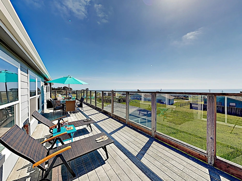 New Listing! Bodega Bay Oasis, Walk To Beach Home
