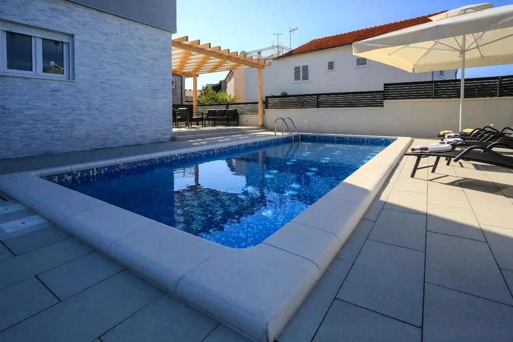 Kreso - With Pool - H