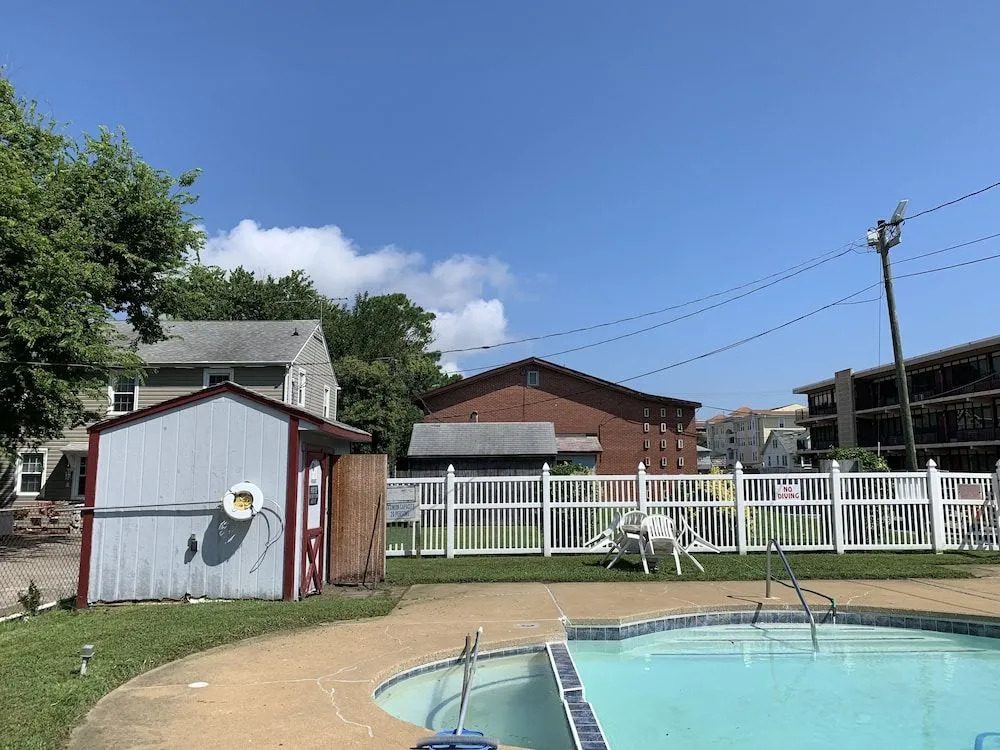 MacThrift Motor Inn