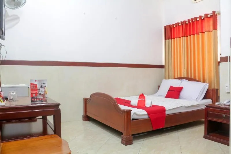 Reddoorz Plus Near Binh Tay Market