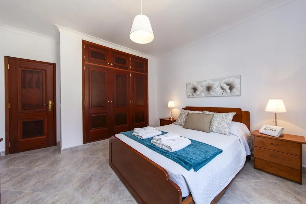 W 03 - Bedroom 3 in Topside Luz Guesthouse