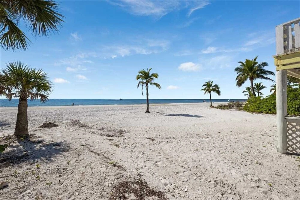 Gulf Pearl, 2 Bedrooms, Beach Front, Gas Grill, Sleeps 7