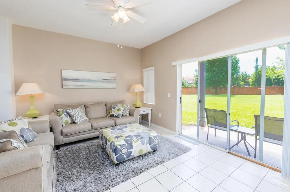 952lb 3 Bedroom Townhouse