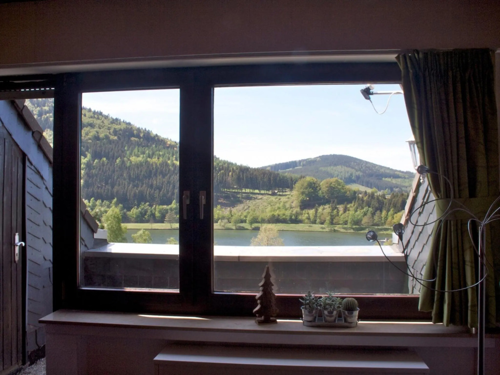 Spacious Apartment in Niedersfeld near Lake