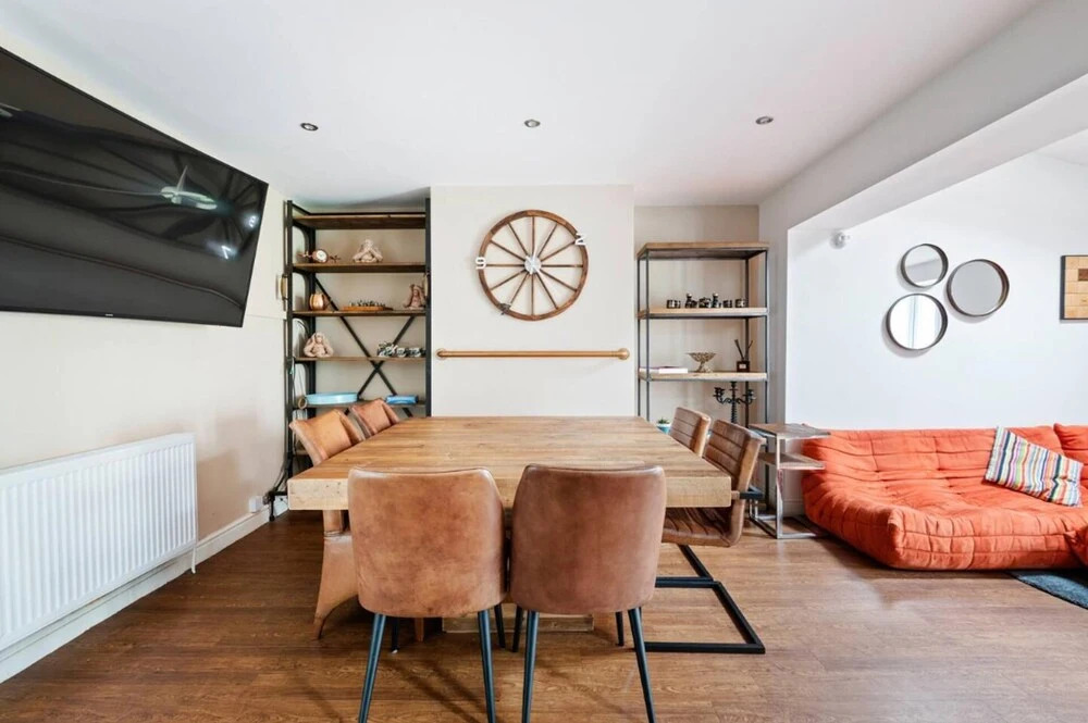 Stunning 5 Bed House in Leeds Contractors Welcome