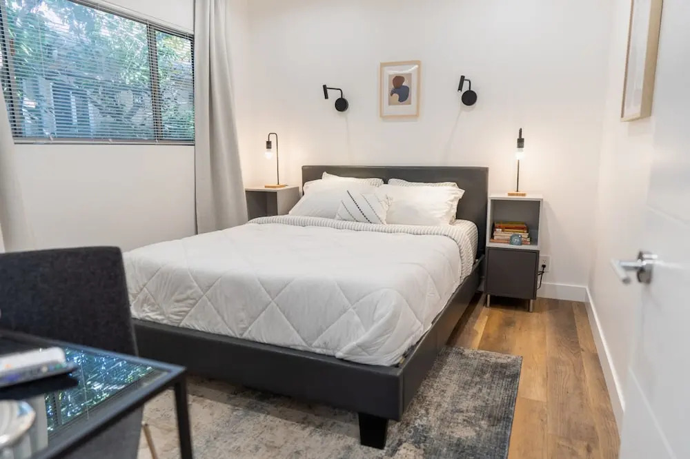 Toluca Lake Modern 1BR Fully Renovated Remodeled in 2023 w Ev-charger p70