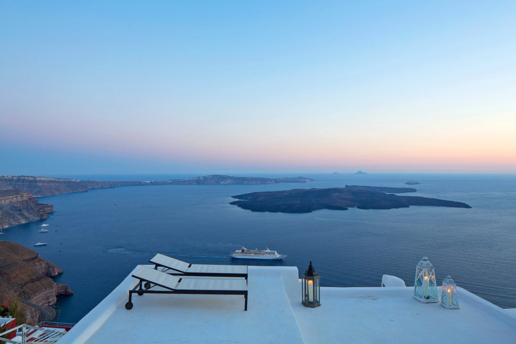 Villa Gaia, 3 bedroom villa with amazing views at Imerovigli
