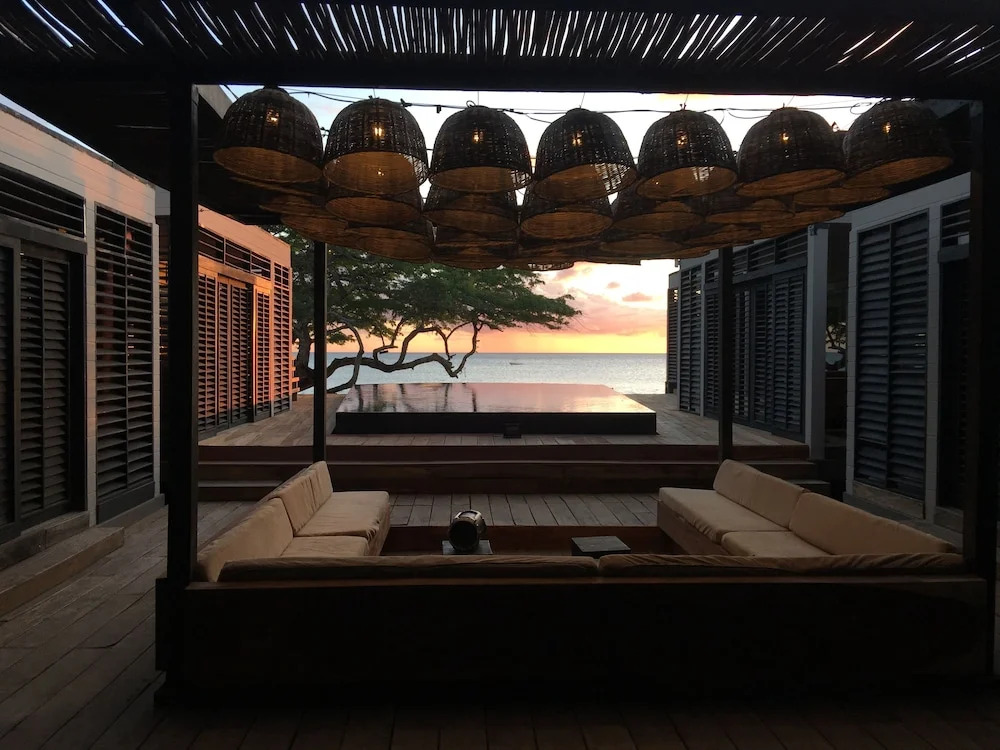 99 Surf Lodge
