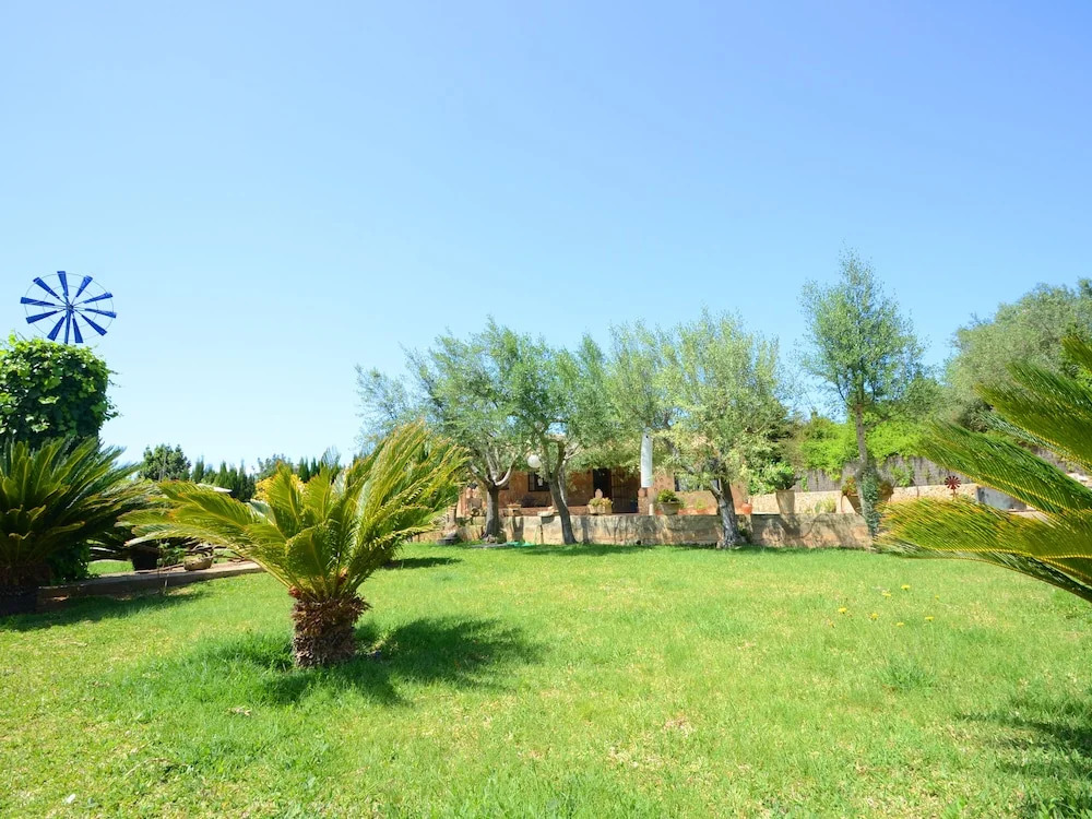 Villa Can Pau, pool and garden close to the beach