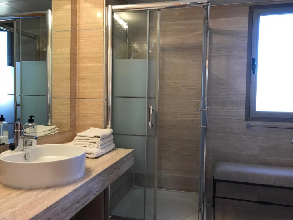 6482 - Luxury one level Penthouse