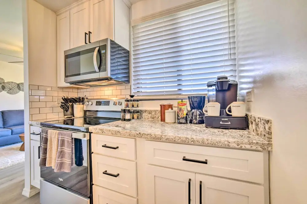 Modern & Cozy Condo Near Beaches w/ Coastal Views