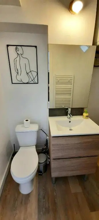 F2 Avec Sauna, Vue D'exception Place de la Mairie (Adults Only)