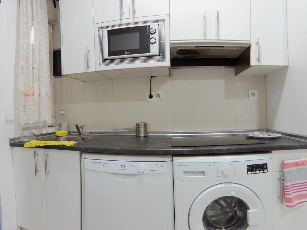 Apartamento de 2 Habitaciones, bajos, en Puerta del Angel AZBD