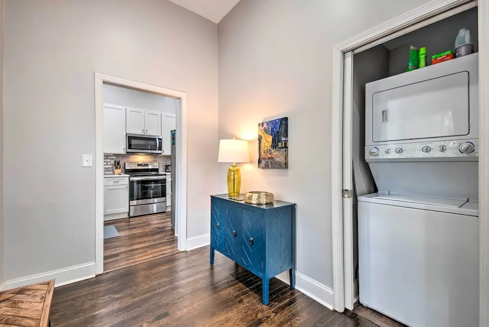 Atlanta Retreat w/ Deck in Greenbriar Area