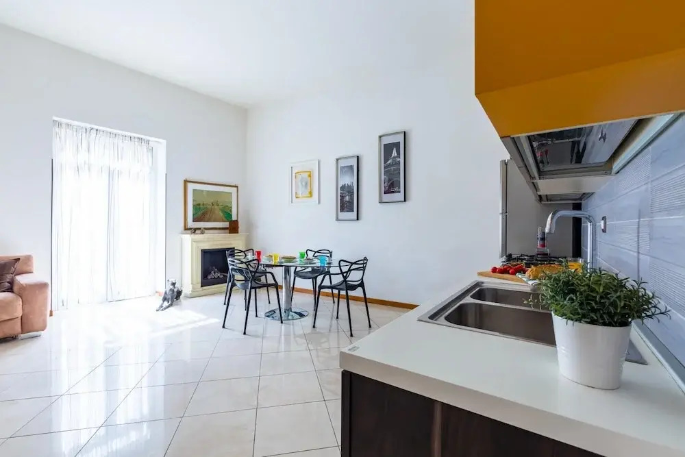 Modern Apartment Next to Piazza Dante