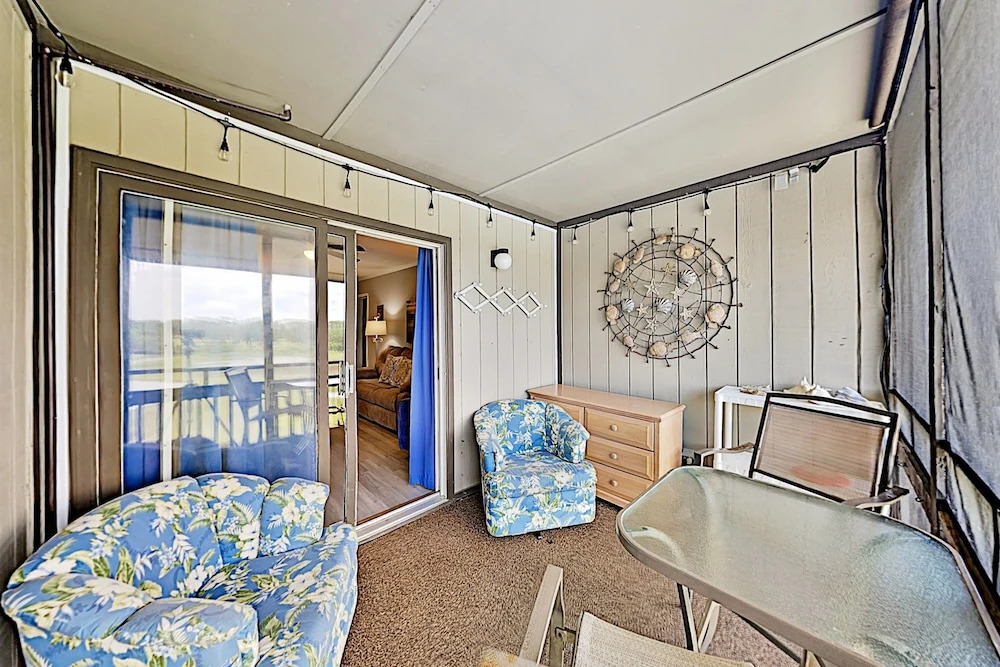 New Listing! Mariners Cove By The Beach 2 Bedroom Condo