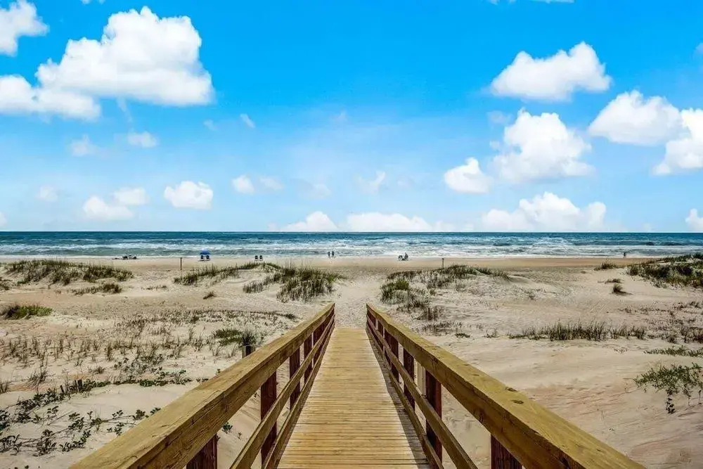 Life's A Beach~oceanfront 2 Bedroom Condo by RedAwning