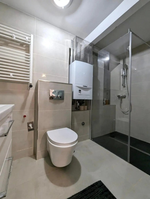 Fantabulous Downtown Abode w King Bed, 65" TV, Washer and Tumble Dryer