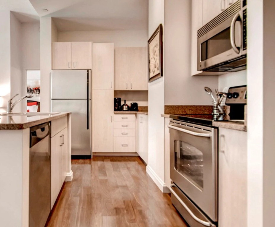 Global Luxury Suites at Broad Street